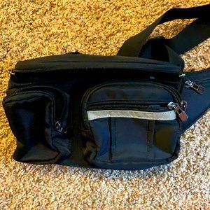 Black Fanny pack waist bag NWOT plenty of room